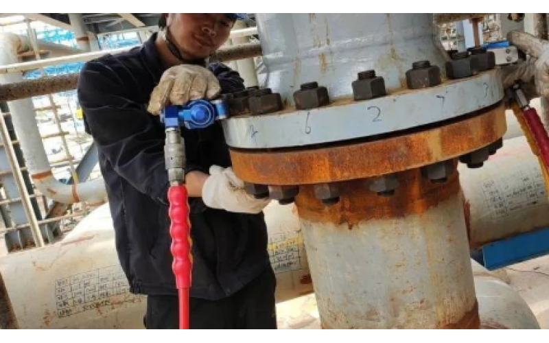 冶金余热回收设备螺栓安装预紧选用KWZK半岛在线（中国）液压力矩扳手